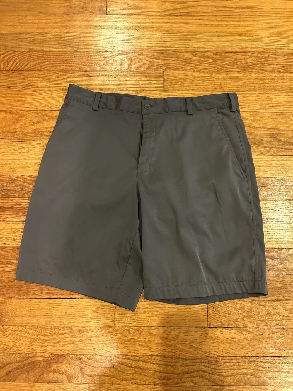 NIke Men's Size 34 Chino Gray Golf Shorts Dri-Fit